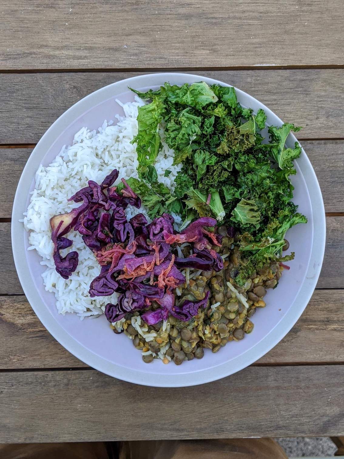 Daal, rice, cripsy kale and coleslaw