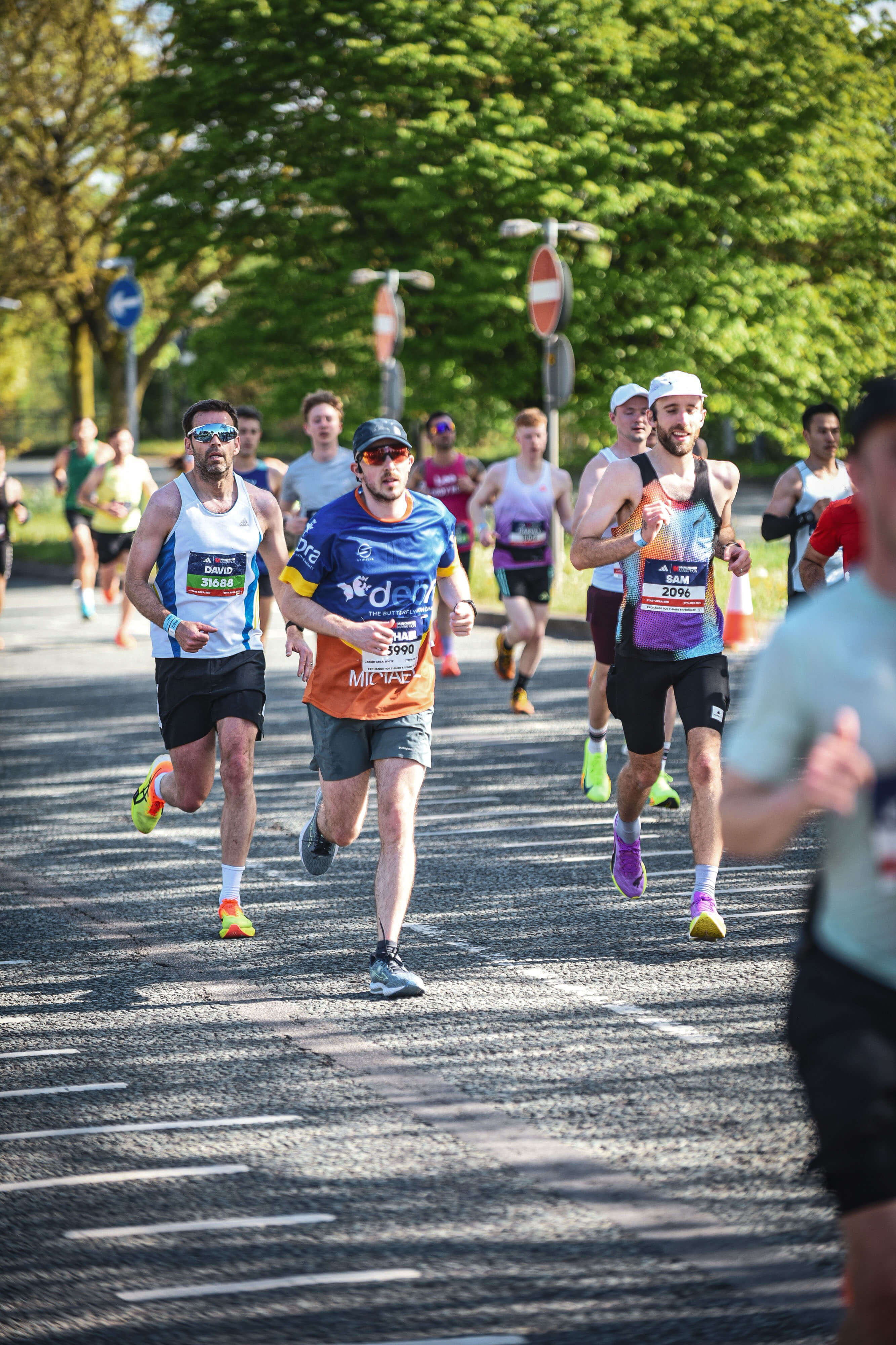 Runners at 16k in the sunshine